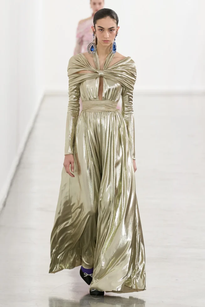 00032-giambattista-valli-fall-2023-ready-to-wear-credit-gorunway