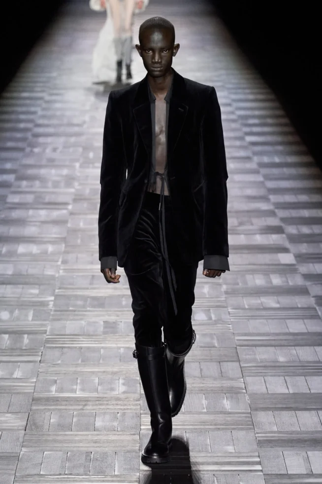 00033-ann-demeulemeester-fall-2023-ready-to-wear-credit-gorunway