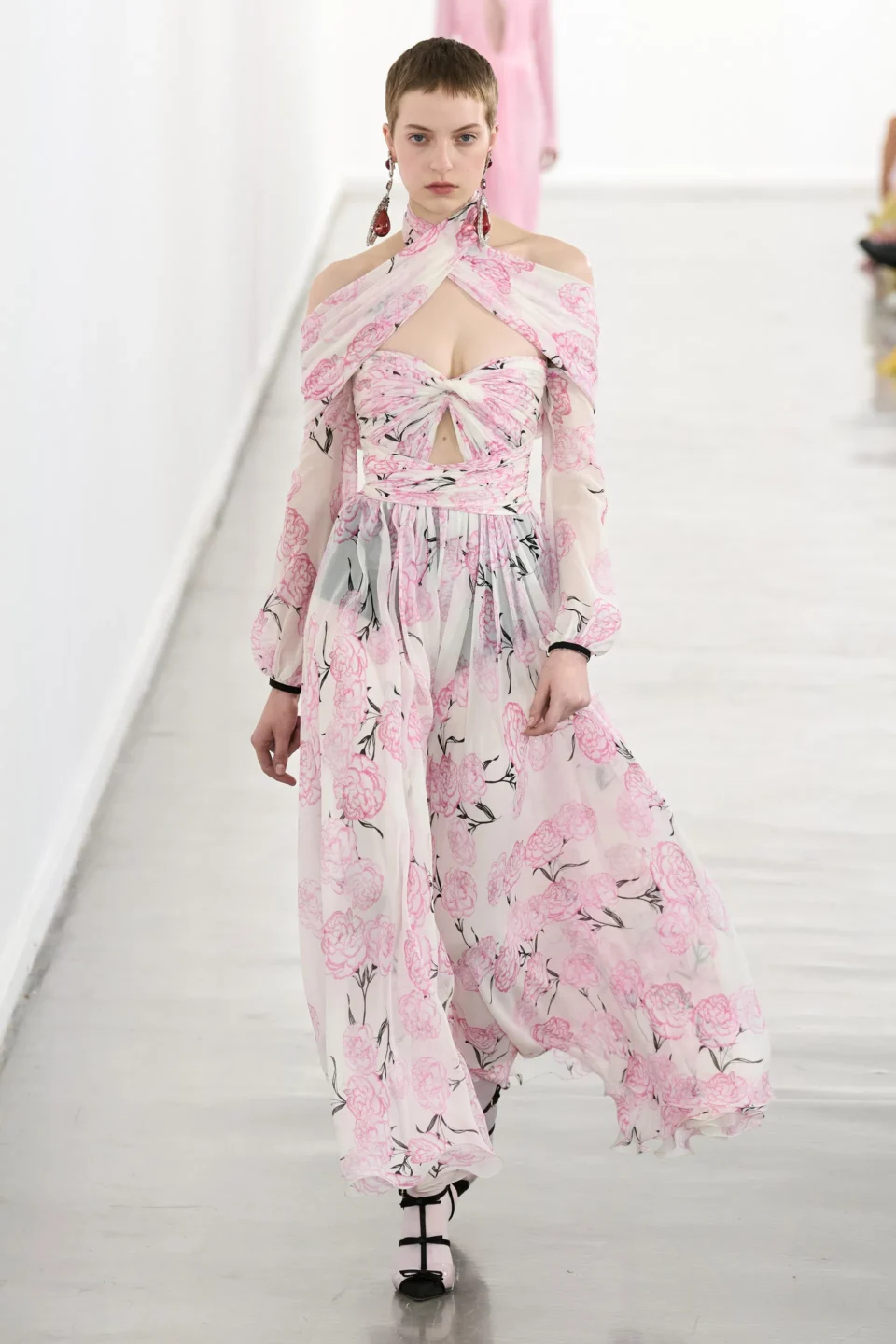 00033-giambattista-valli-fall-2023-ready-to-wear-credit-gorunway