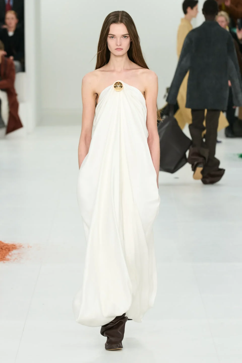 00033-loewe-fall-2023-ready-to-wear-credit-gorunway