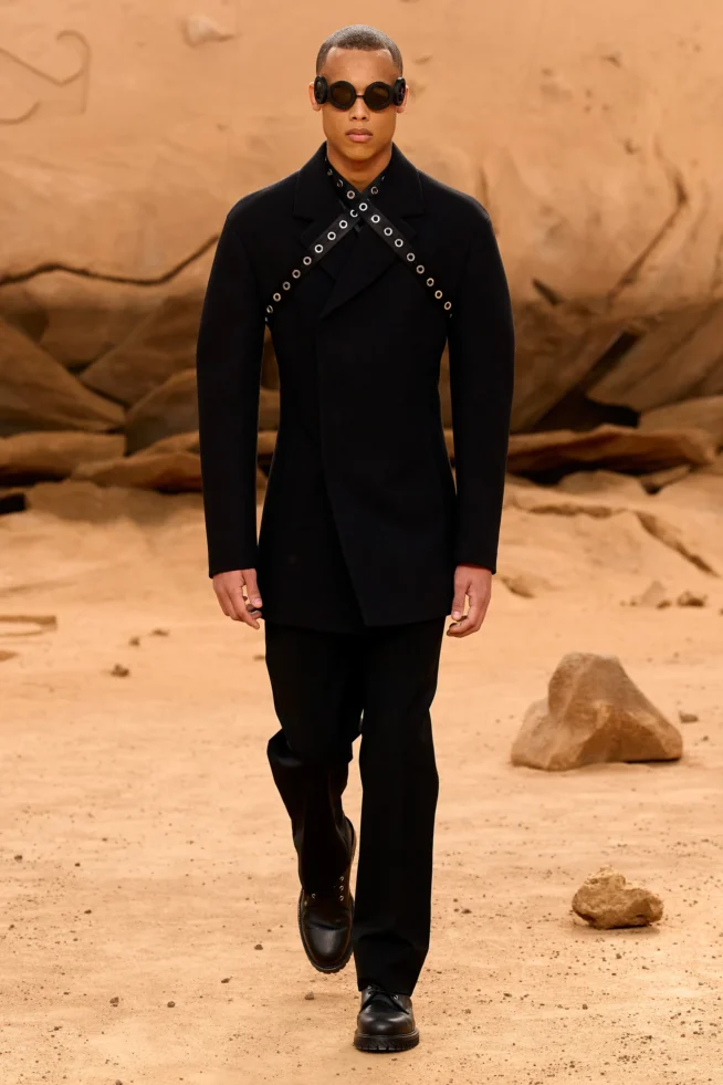 00033-off-white-fall-2023-ready-to-wear-credit-gorunway