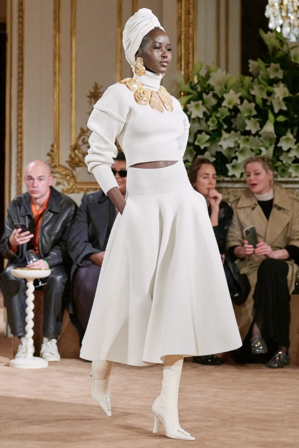 00033-schiaparelli-fall-2023-ready-to-wear-credit-gorunway