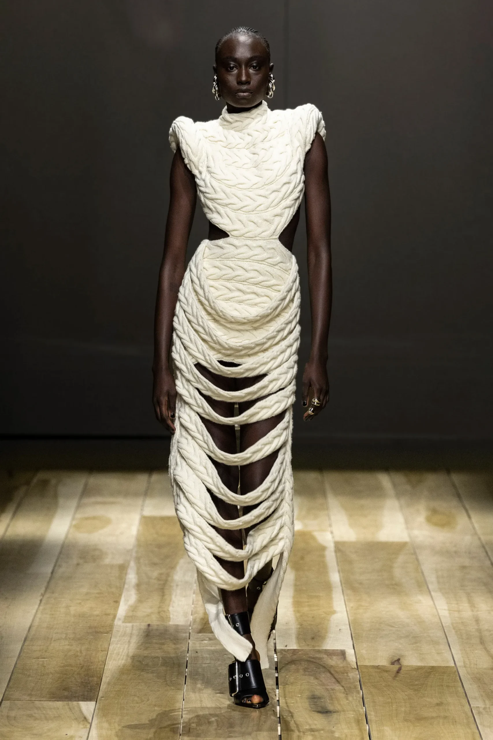 00034-alexander-mcqueen-fall-2023-ready-to-wear-credit-brand