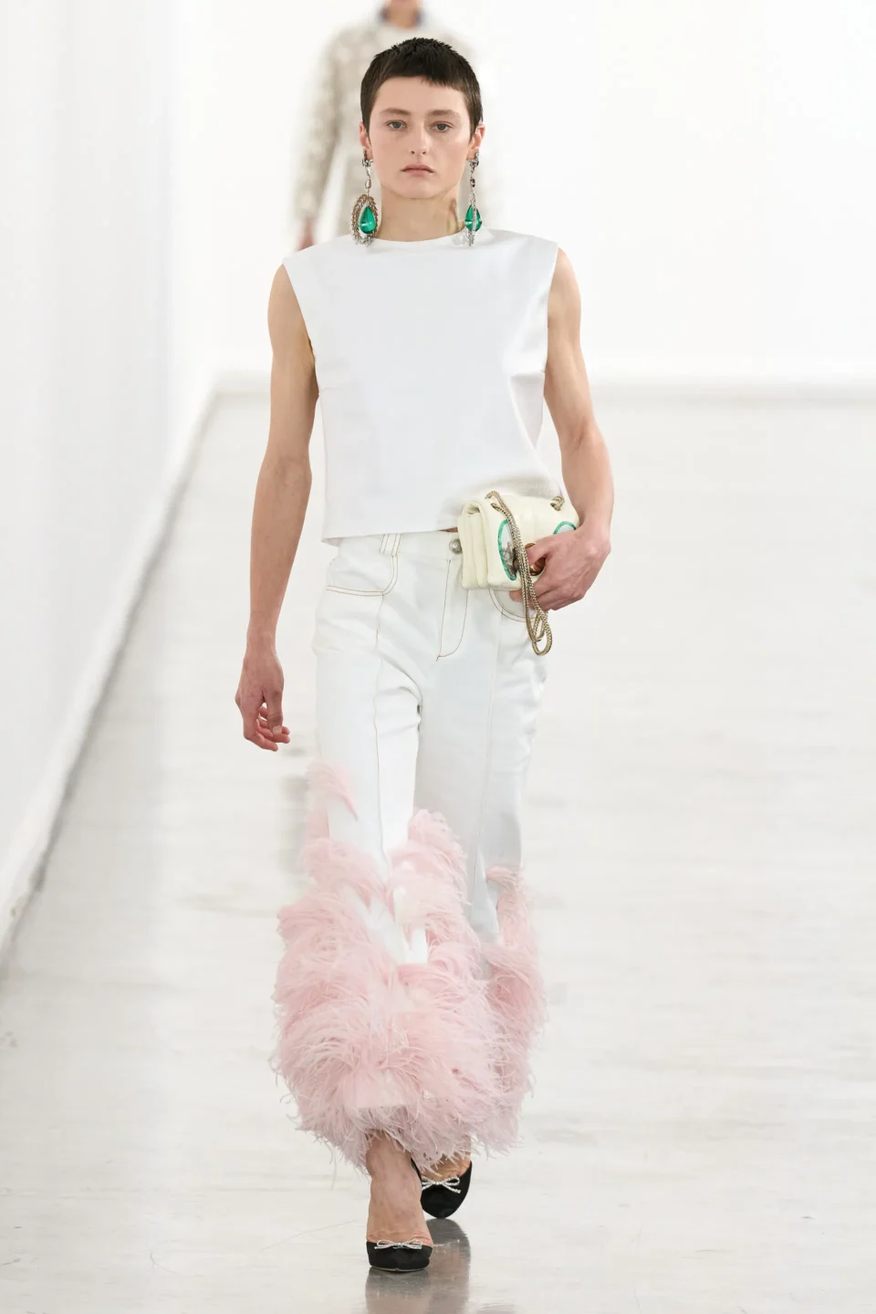 00035-giambattista-valli-fall-2023-ready-to-wear-credit-gorunway
