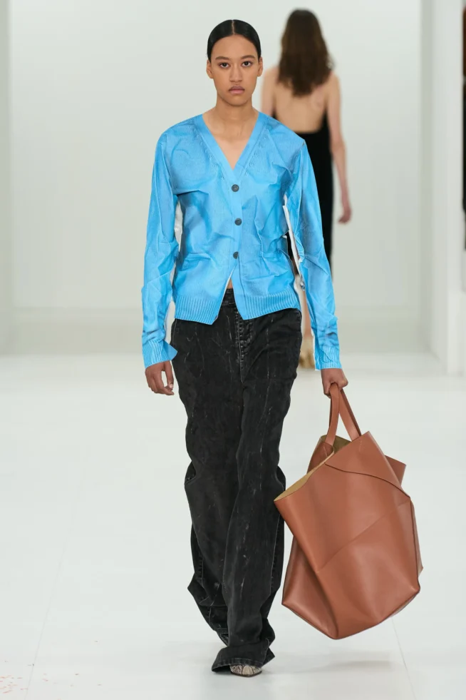 00035-loewe-fall-2023-ready-to-wear-credit-gorunway