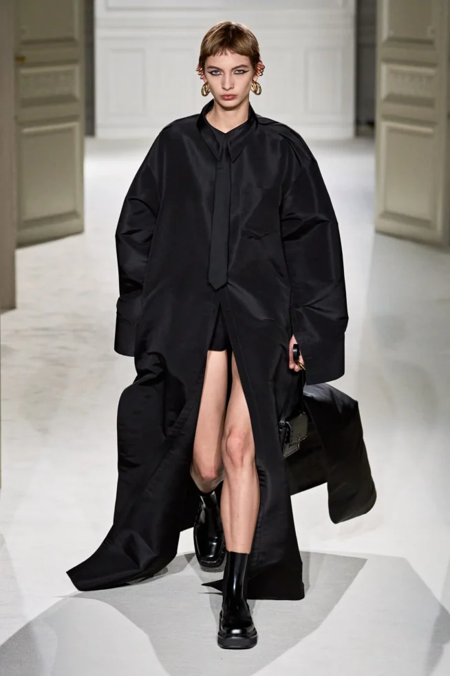 00035-valentino-fall-2023-ready-to-wear-credit-gorunway