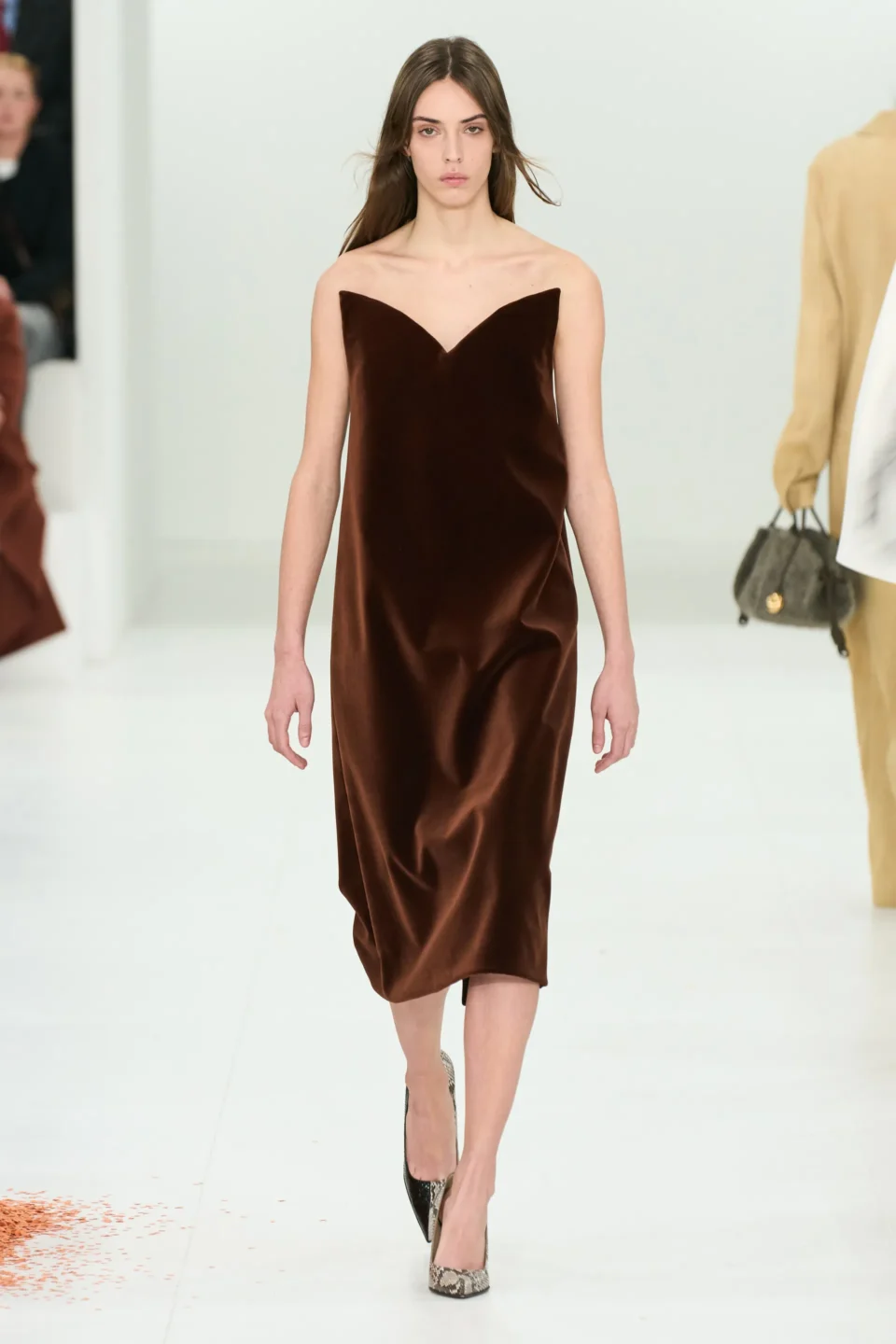 00036-loewe-fall-2023-ready-to-wear-credit-gorunway
