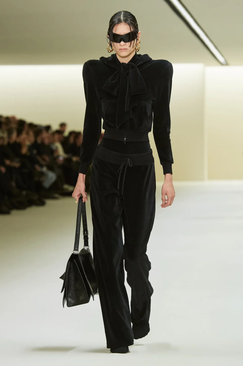 00037-balenciaga-fall-2023-ready-to-wear-credit-gorunway