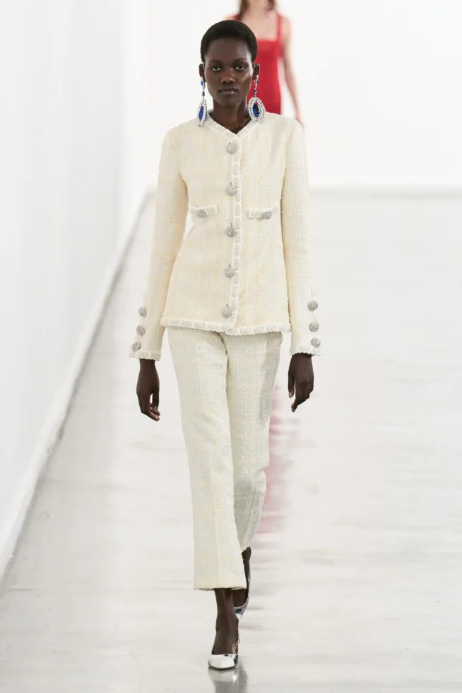 00037-giambattista-valli-fall-2023-ready-to-wear-credit-gorunway