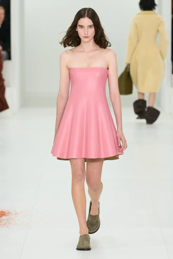 00039-loewe-fall-2023-ready-to-wear-credit-gorunway