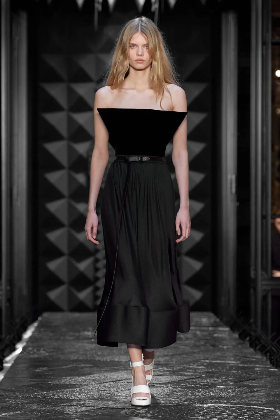 00039-louis-vuitton-fall-2023-ready-to-wear-credit-gorunway