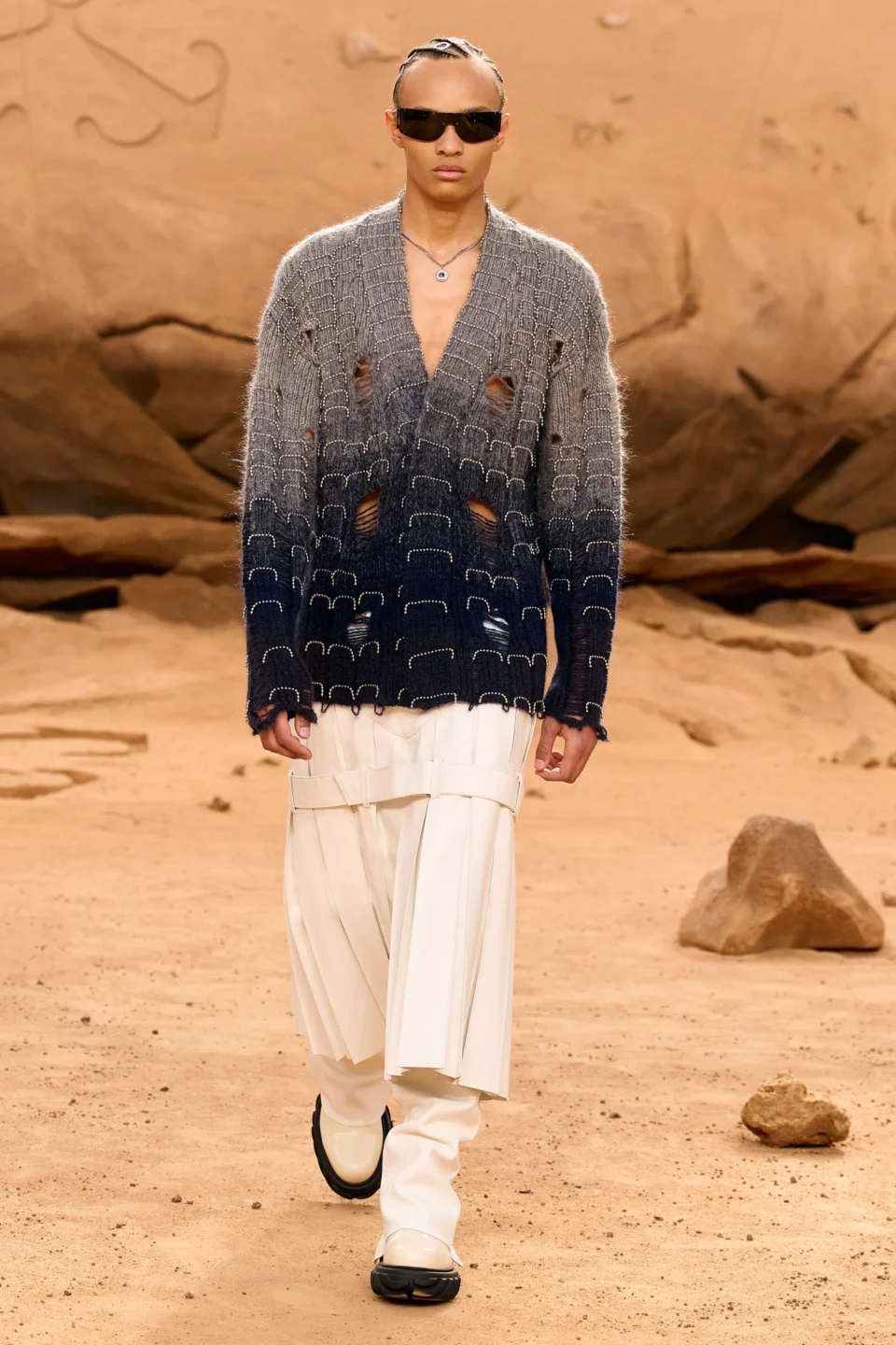 00040-off-white-fall-2023-ready-to-wear-credit-gorunway