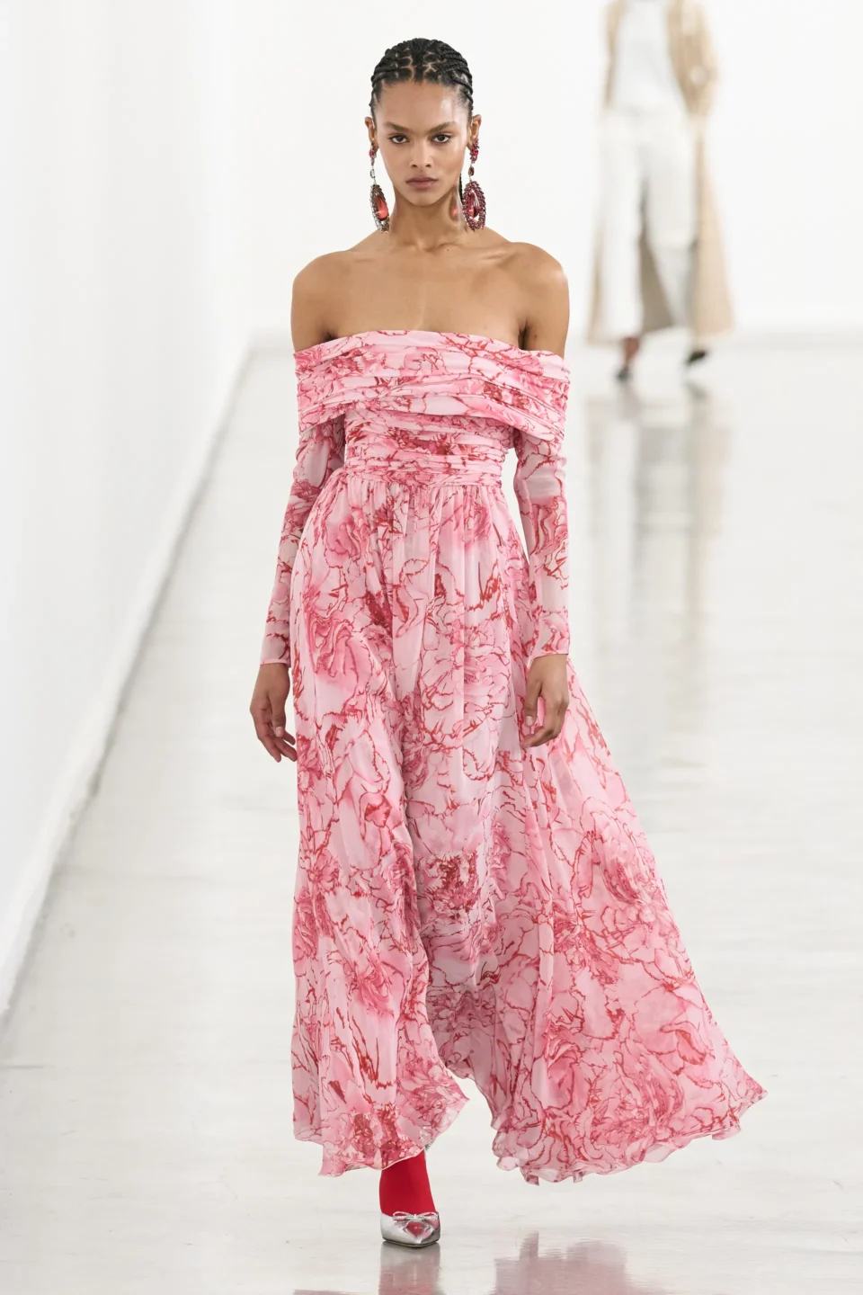 00041-giambattista-valli-fall-2023-ready-to-wear-credit-gorunway