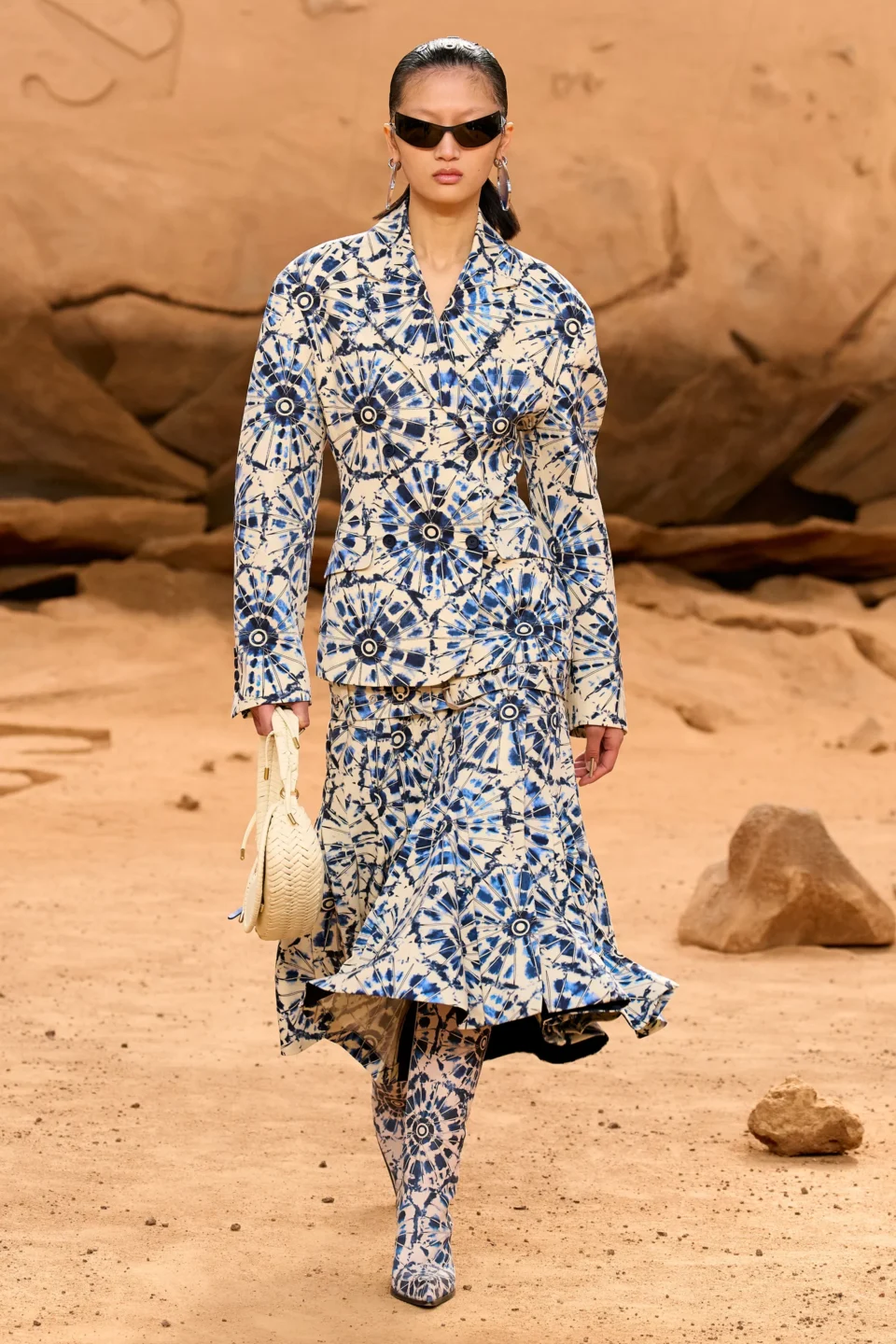 00041-off-white-fall-2023-ready-to-wear-credit-gorunway