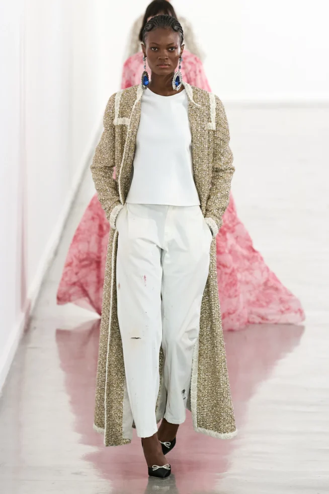 00042-giambattista-valli-fall-2023-ready-to-wear-credit-gorunway