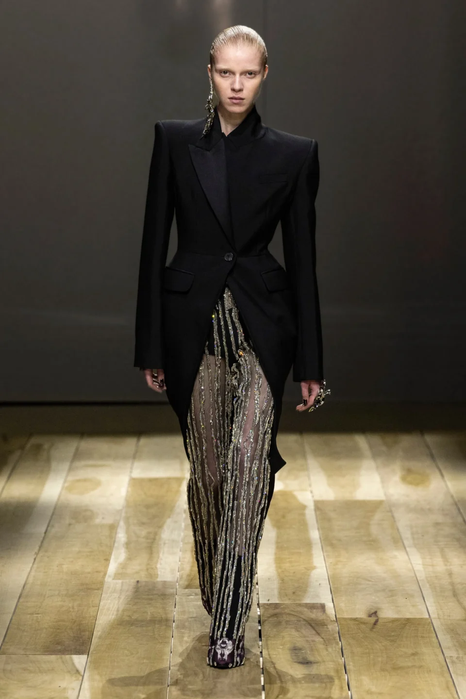 00043-alexander-mcqueen-fall-2023-ready-to-wear-credit-brand