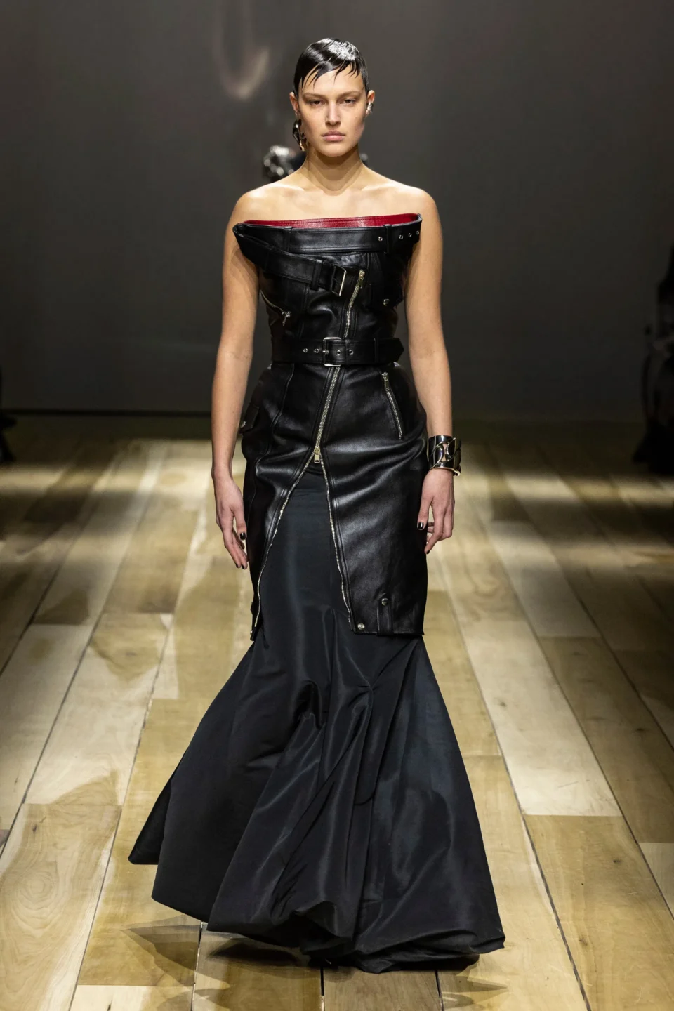 00044-alexander-mcqueen-fall-2023-ready-to-wear-credit-brand
