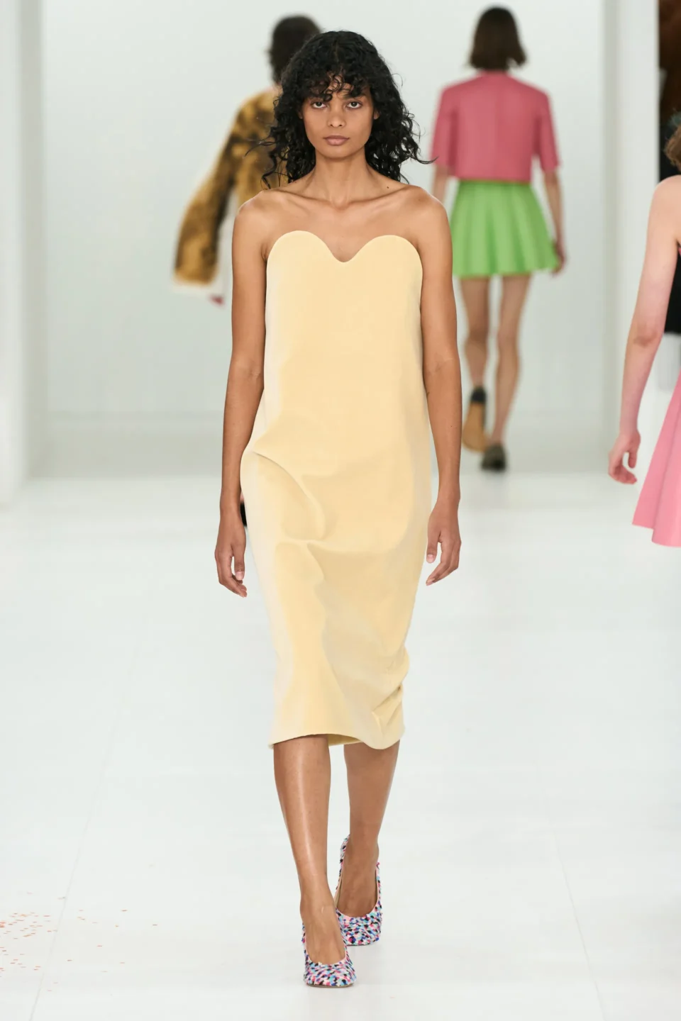00044-loewe-fall-2023-ready-to-wear-credit-gorunway