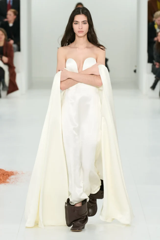 00046-loewe-fall-2023-ready-to-wear-credit-gorunway