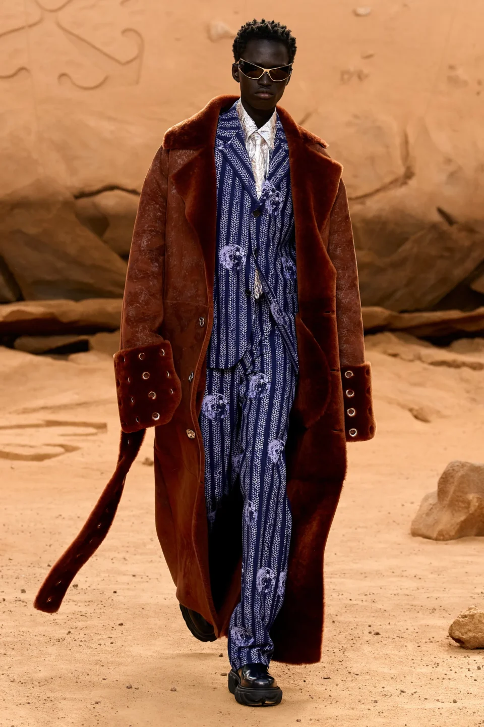 00046-off-white-fall-2023-ready-to-wear-credit-gorunway