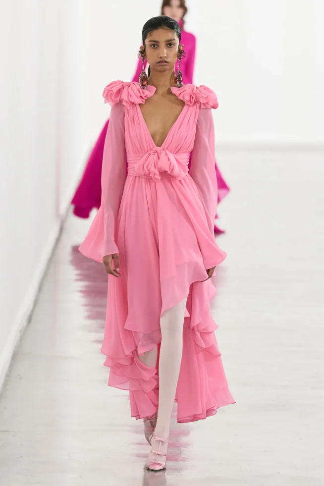 00047-giambattista-valli-fall-2023-ready-to-wear-credit-gorunway