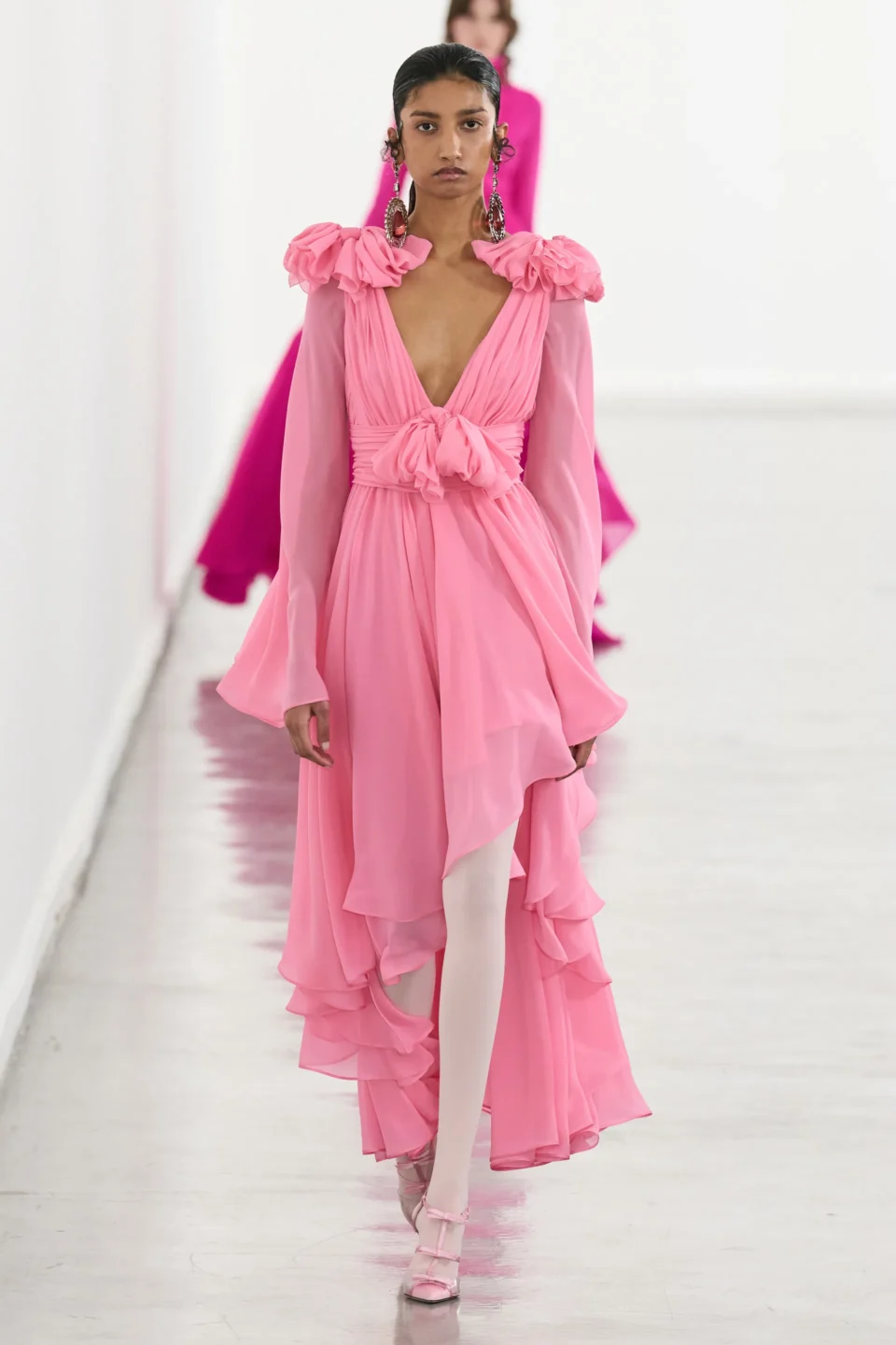 00047-giambattista-valli-fall-2023-ready-to-wear-credit-gorunway