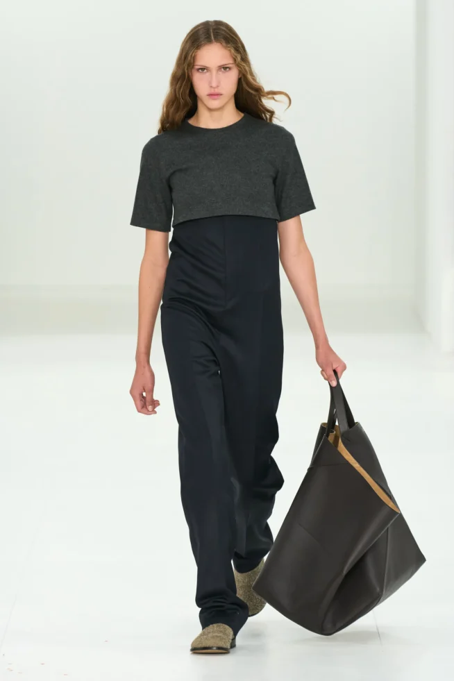 00047-loewe-fall-2023-ready-to-wear-credit-gorunway