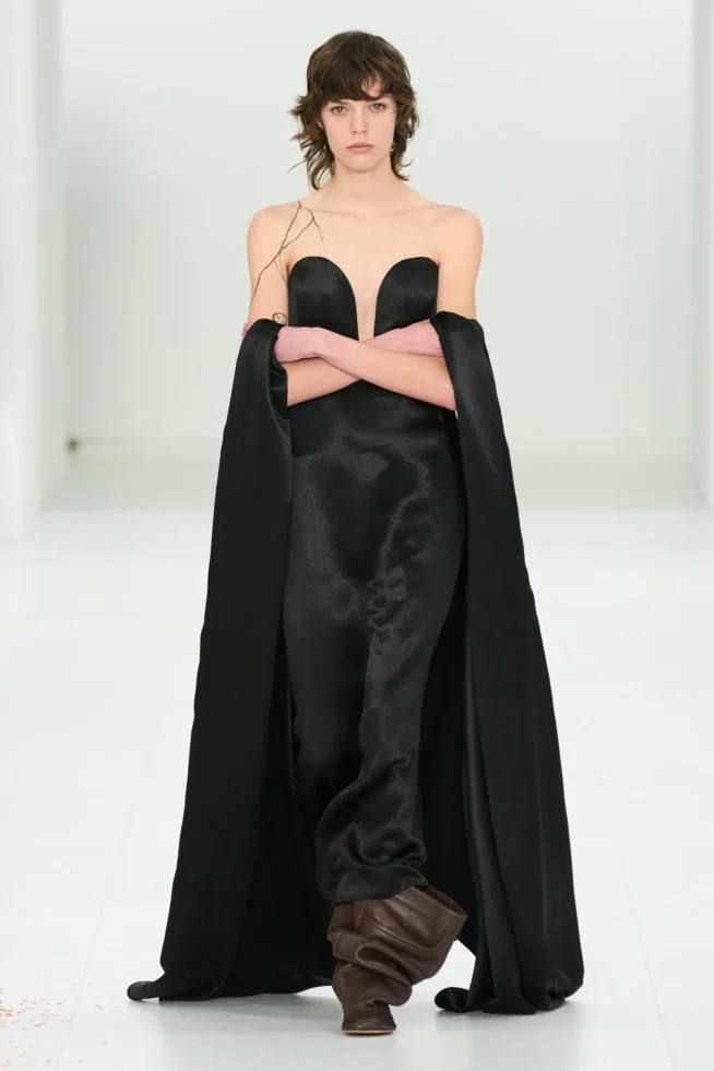 00049-loewe-fall-2023-ready-to-wear-credit-gorunway
