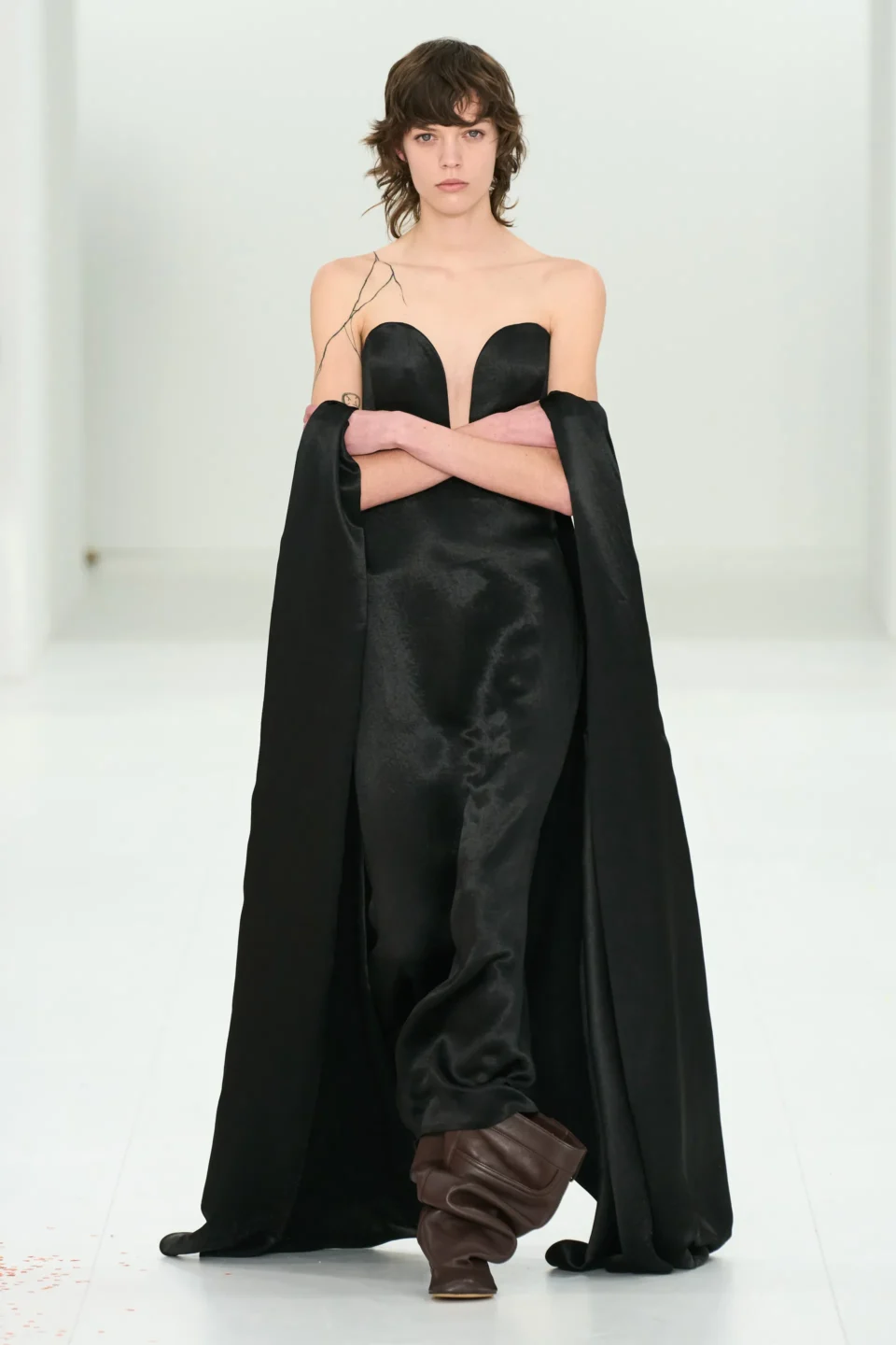 00049-loewe-fall-2023-ready-to-wear-credit-gorunway