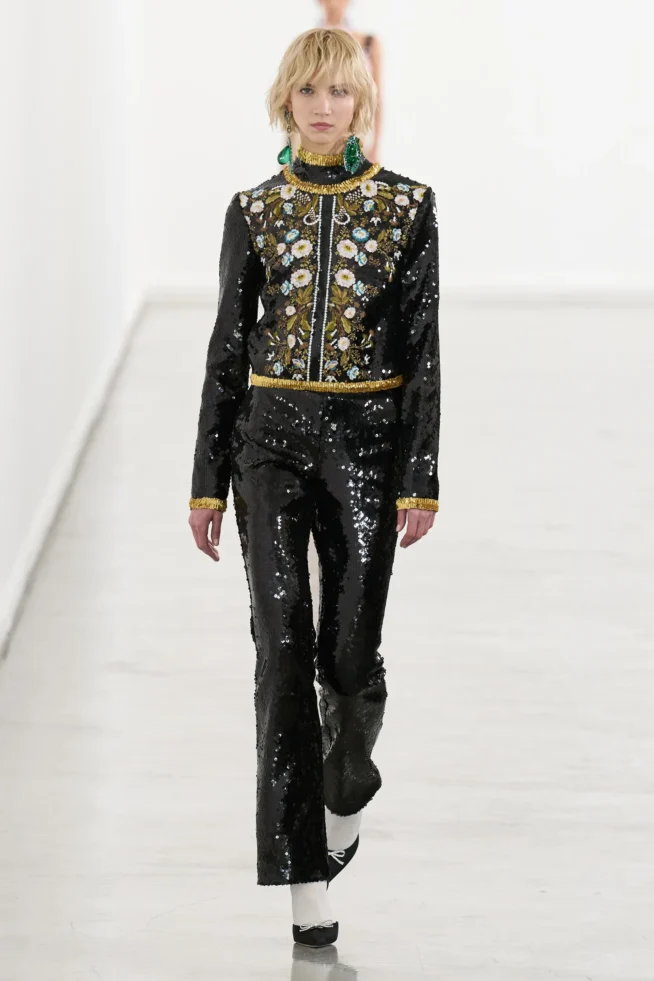 00050-giambattista-valli-fall-2023-ready-to-wear-credit-gorunway