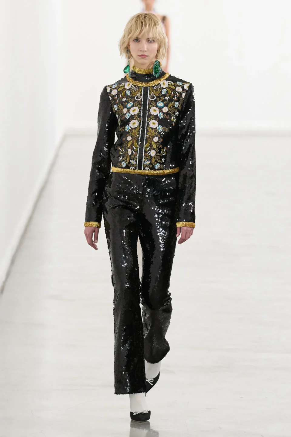 00050-giambattista-valli-fall-2023-ready-to-wear-credit-gorunway