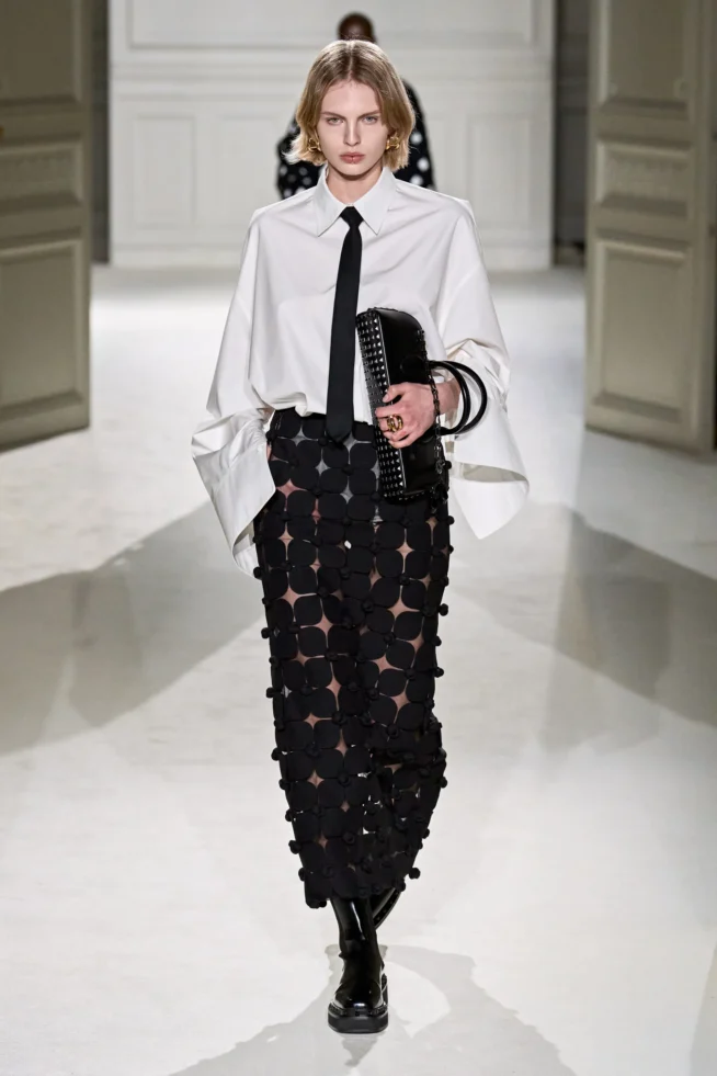00050-valentino-fall-2023-ready-to-wear-credit-gorunway