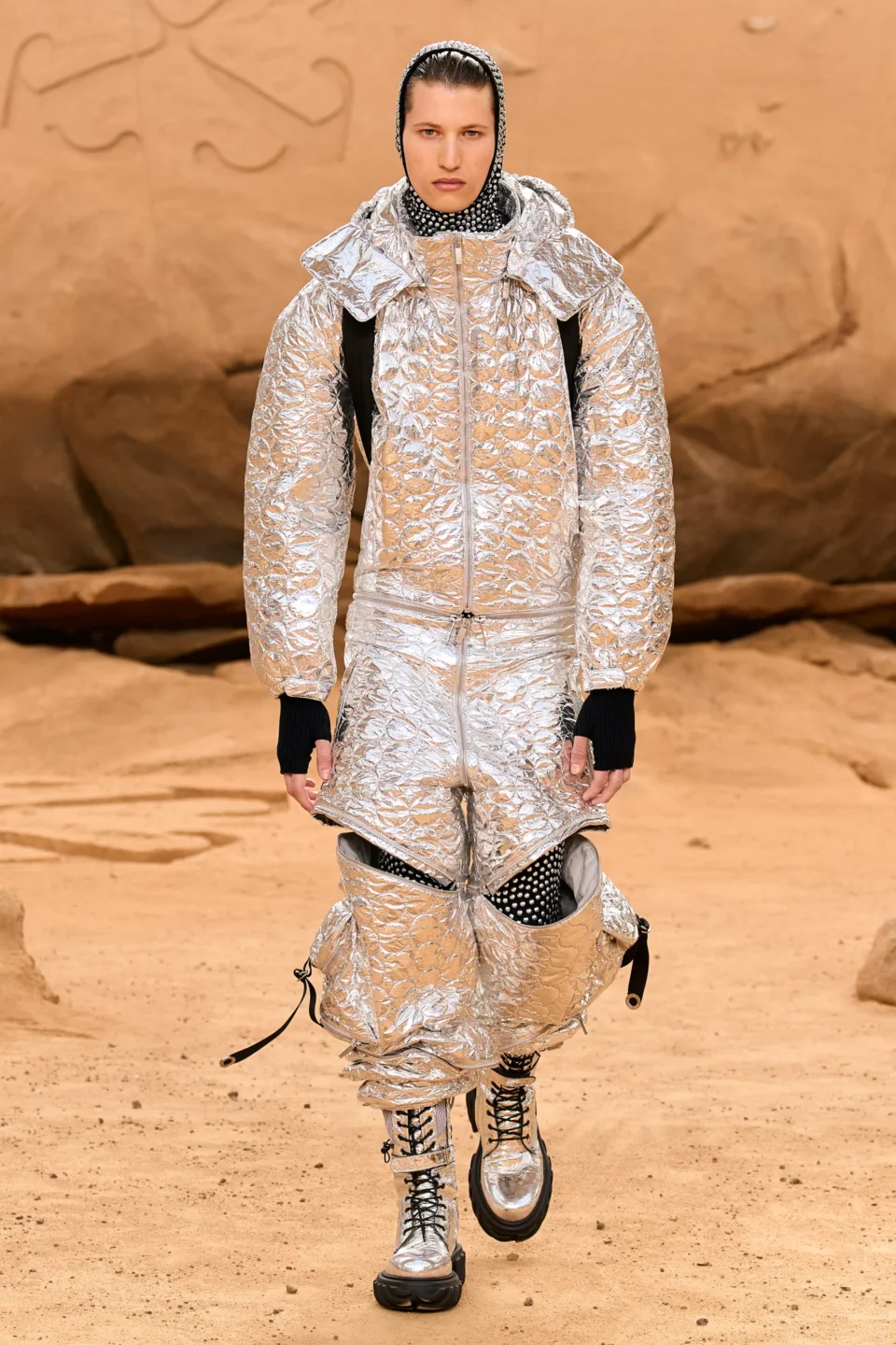 00051-off-white-fall-2023-ready-to-wear-credit-gorunway