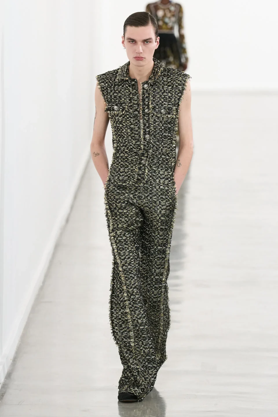 00052-giambattista-valli-fall-2023-ready-to-wear-credit-gorunway