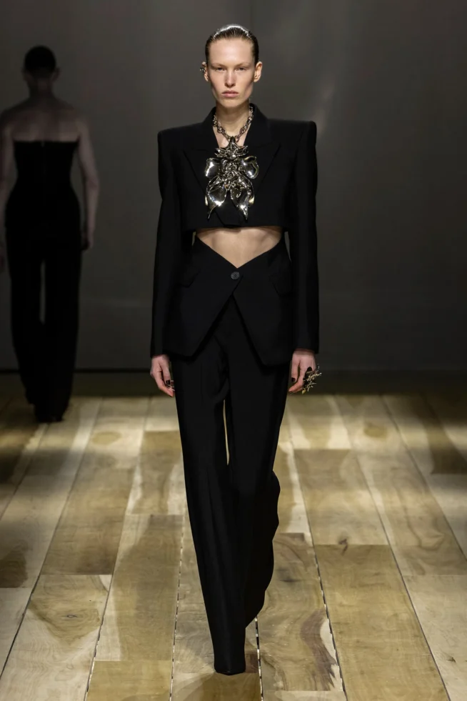00054-alexander-mcqueen-fall-2023-ready-to-wear-credit-brand