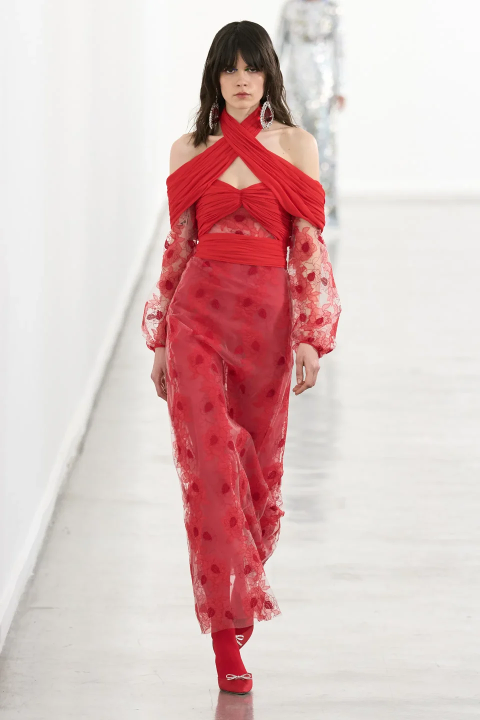 00054-giambattista-valli-fall-2023-ready-to-wear-credit-gorunway