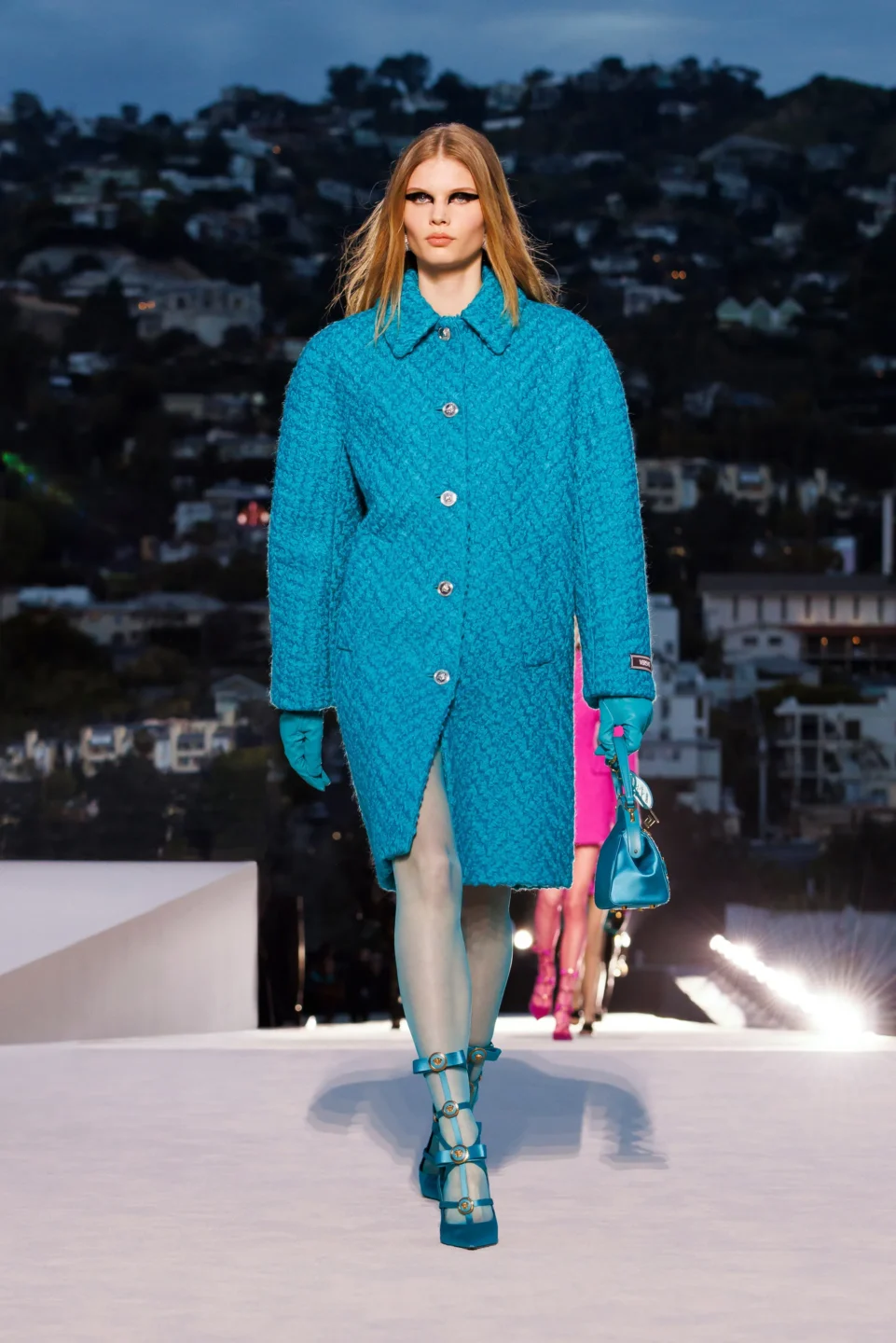 00054-versace-fall-2023-ready-to-wear-tokyo-credit-brand
