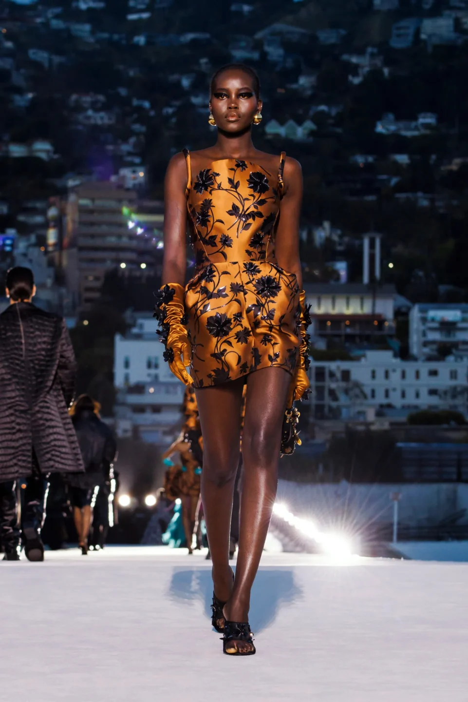 00058-versace-fall-2023-ready-to-wear-tokyo-credit-brand