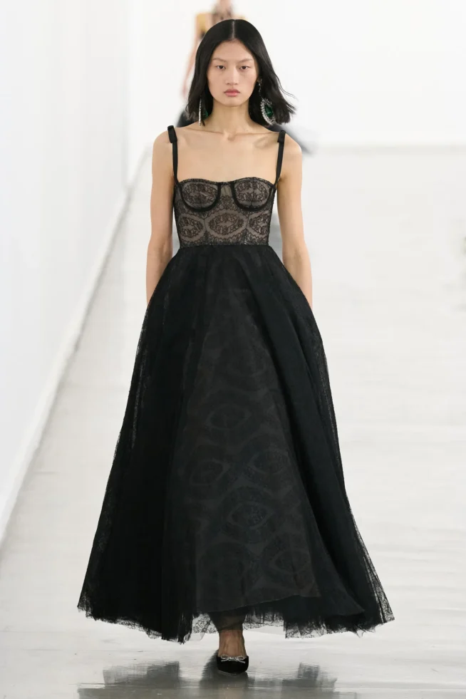 00059-giambattista-valli-fall-2023-ready-to-wear-credit-gorunway