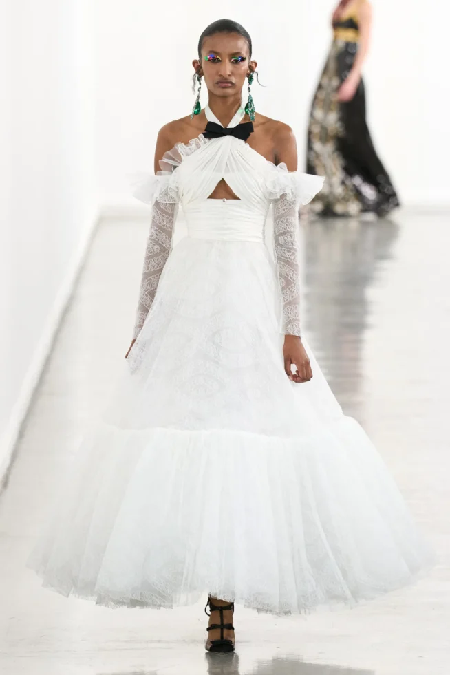 00061-giambattista-valli-fall-2023-ready-to-wear-credit-gorunway