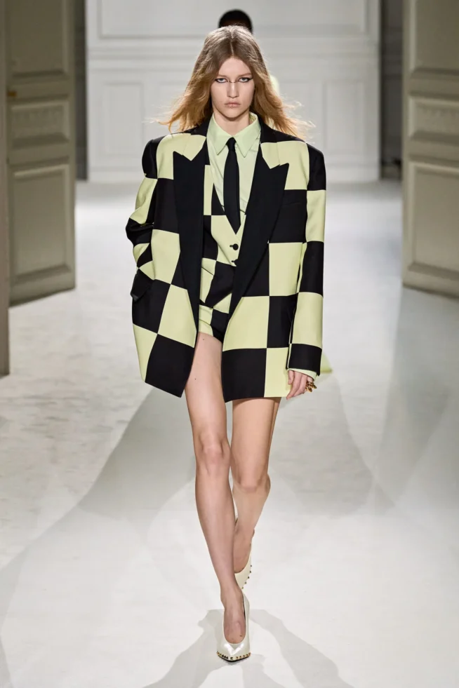 00061-valentino-fall-2023-ready-to-wear-credit-gorunway