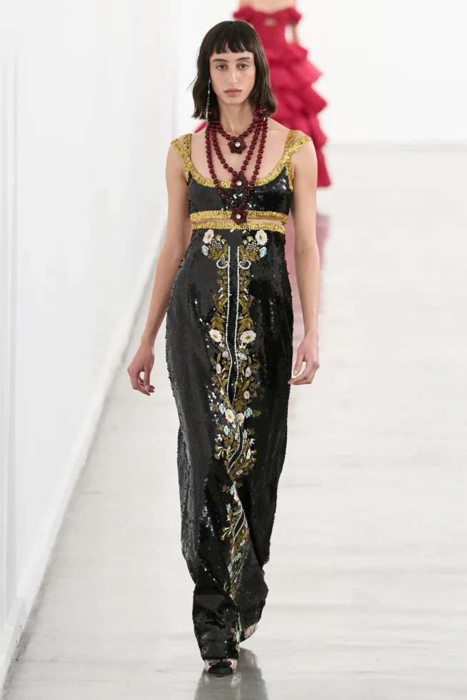 00062-giambattista-valli-fall-2023-ready-to-wear-credit-gorunway