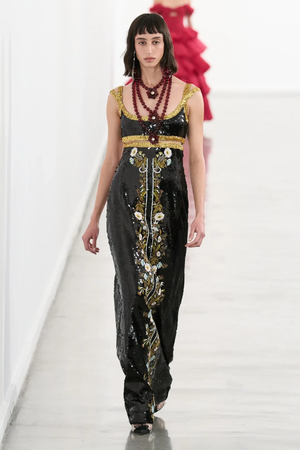 00062-giambattista-valli-fall-2023-ready-to-wear-credit-gorunway