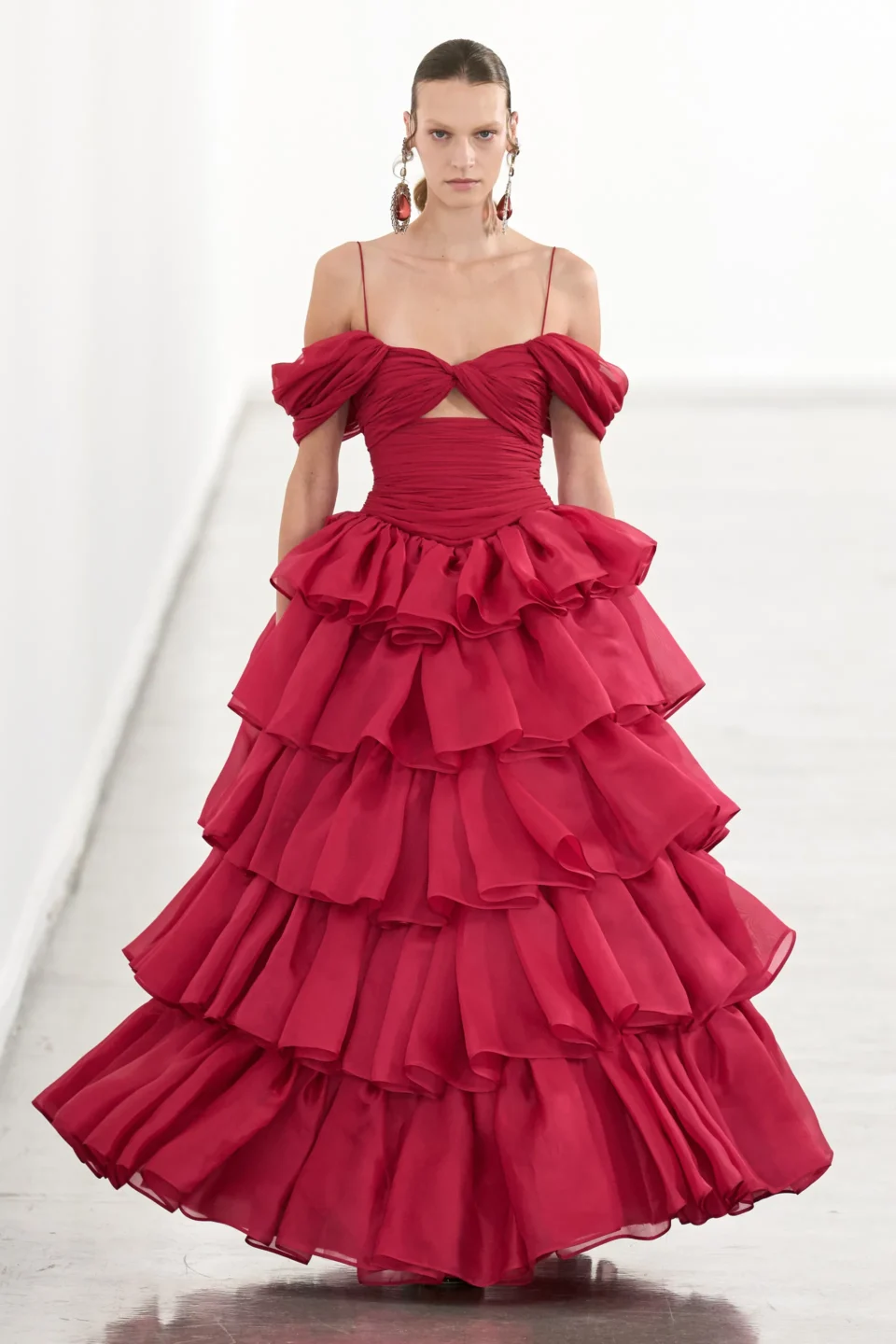 00063-giambattista-valli-fall-2023-ready-to-wear-credit-gorunway