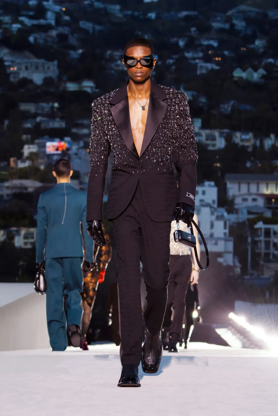 00066-versace-fall-2023-ready-to-wear-tokyo-credit-brand