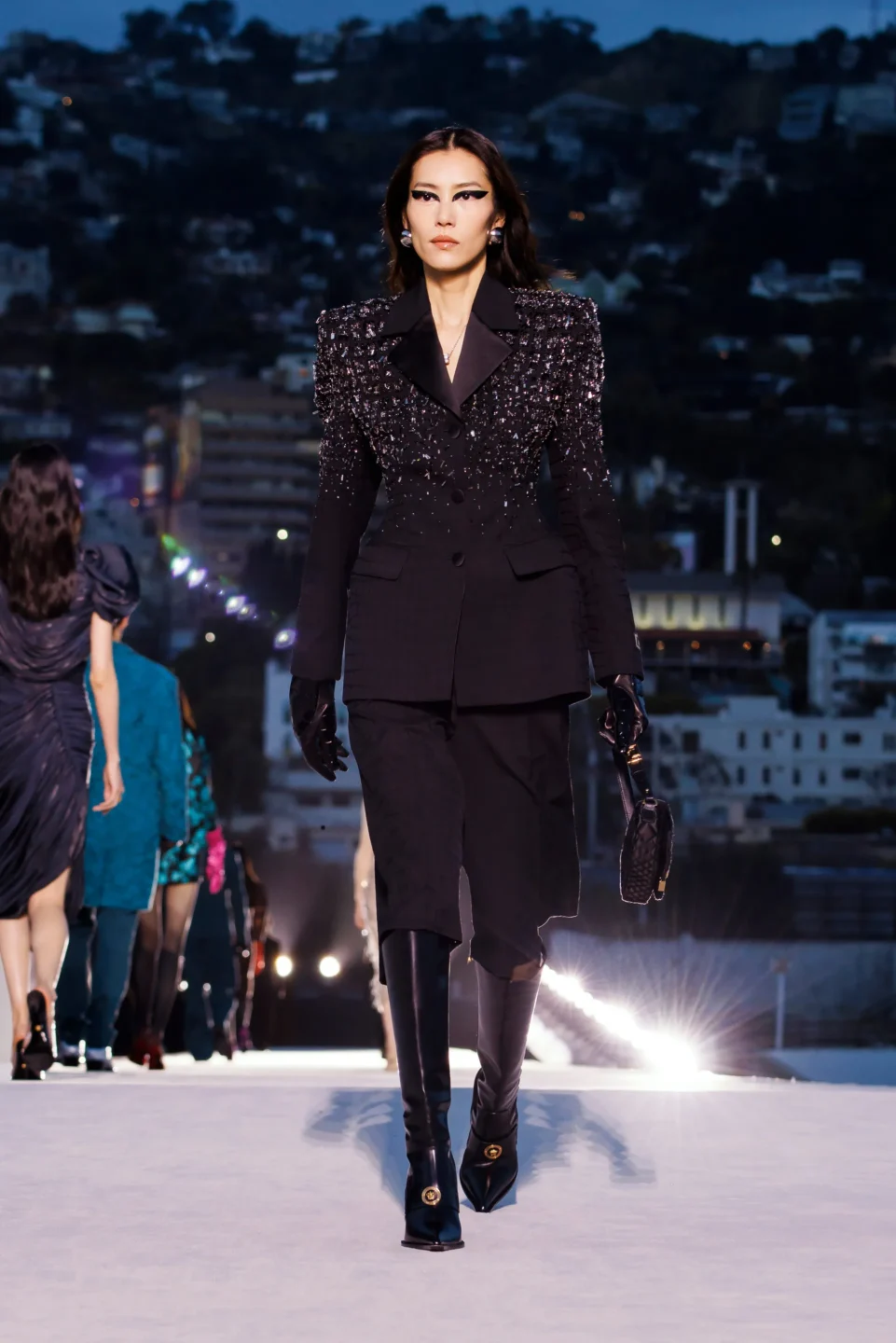 00068-versace-fall-2023-ready-to-wear-tokyo-credit-brand