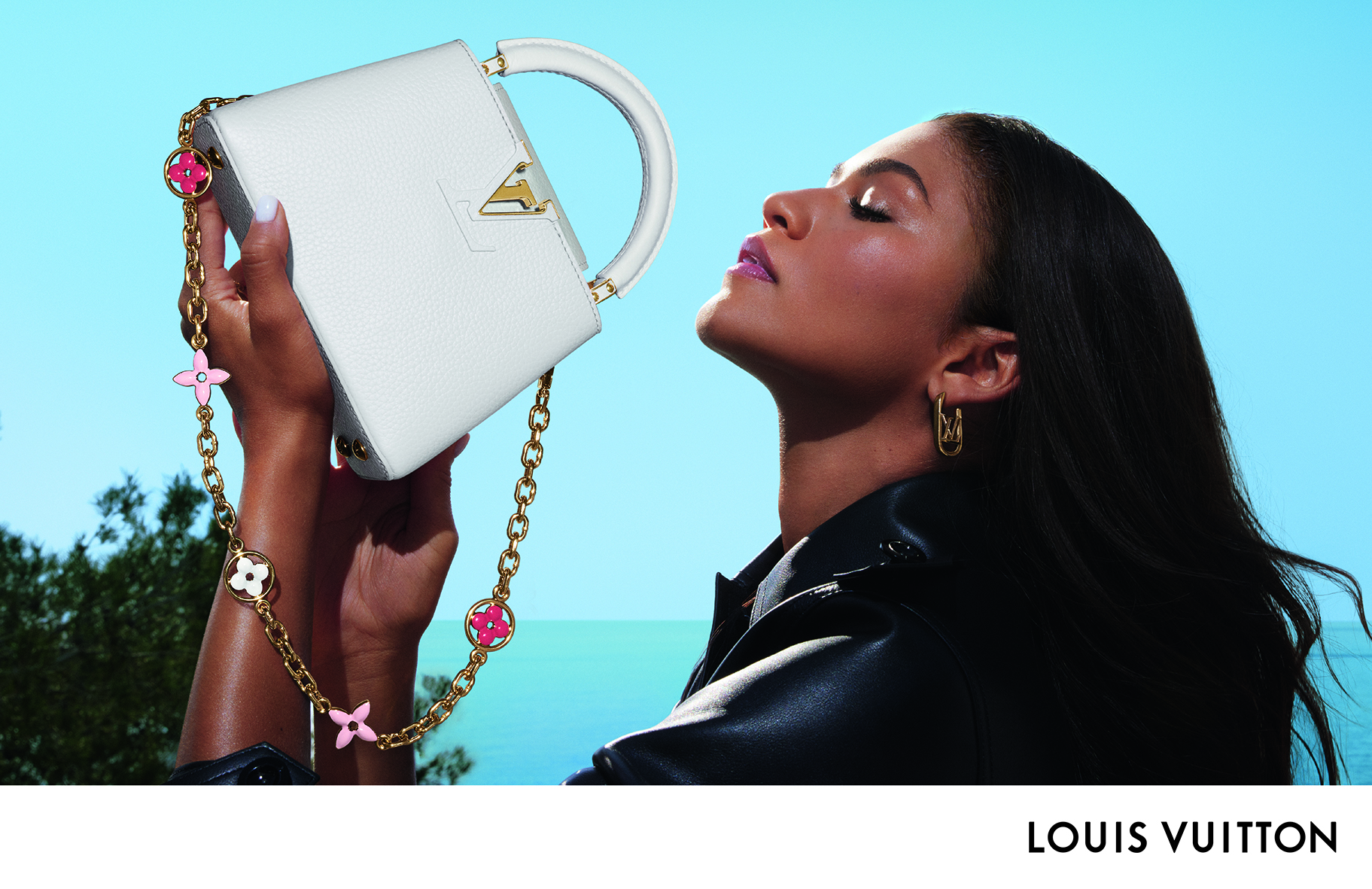 Zendaya faz estreia como embaixadora da Louis Vuitton 
A atriz vencedora do Globo de Ouro estrela campanha da bolsa Capucines fotografada por Mert & Marcus 