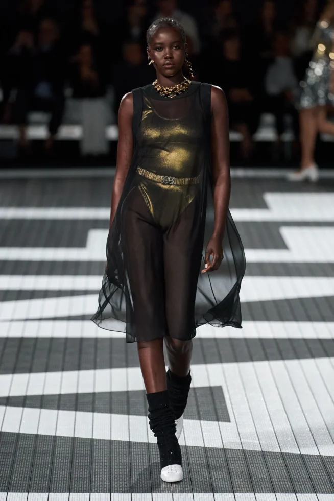 00005-chanel-resort-2024-credit-gorunway