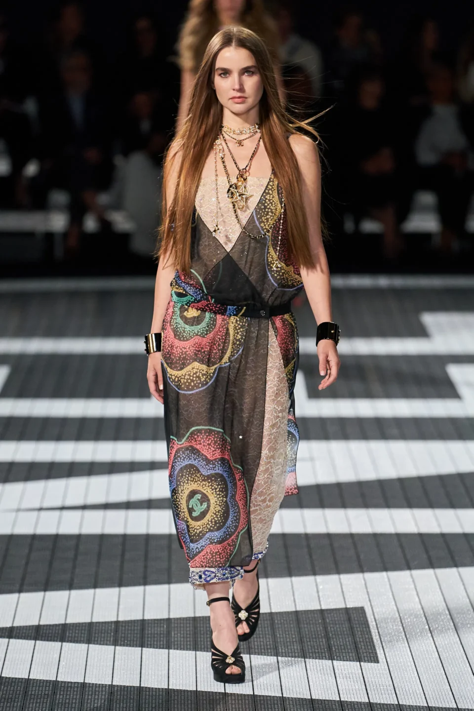 00037-chanel-resort-2024-credit-gorunway