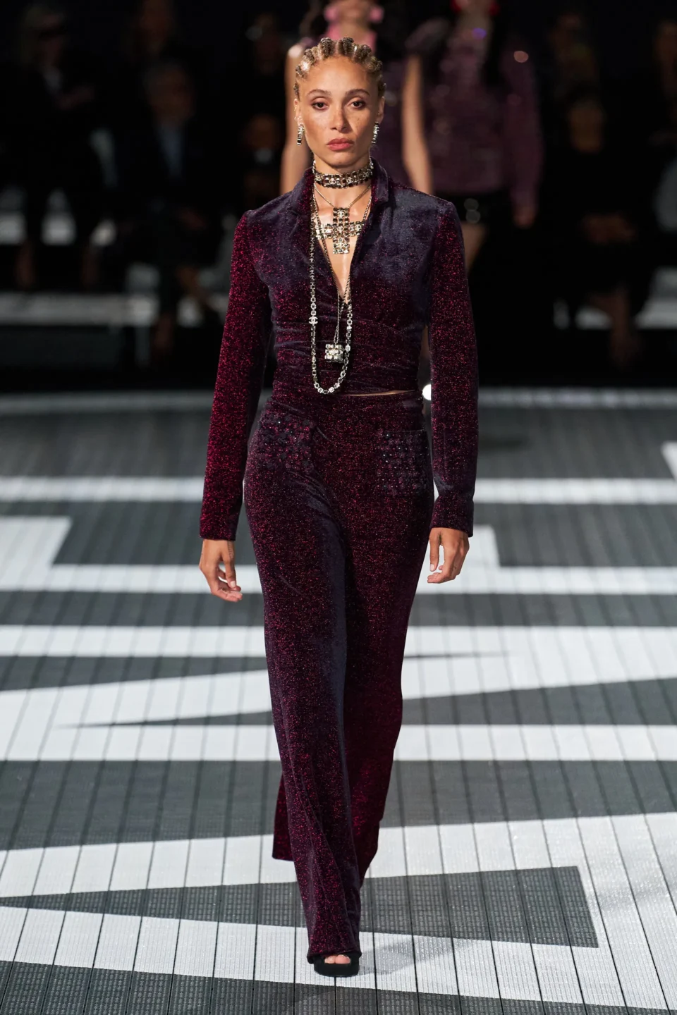 00047-chanel-resort-2024-credit-gorunway